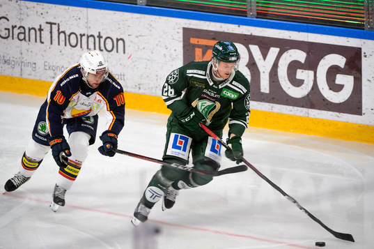Djurgårdens Niclas Bergfors och Färjestads Linus Arnesson