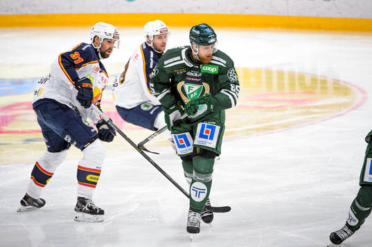 Djurgårdens Dick Axelsson och Färjestads Vojtech Mozik