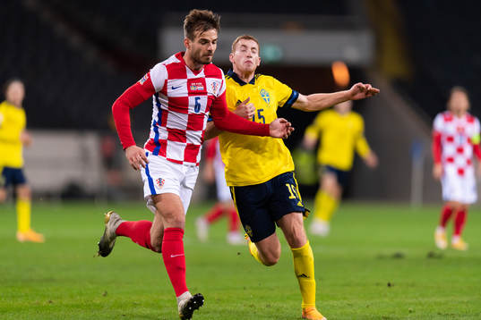 Marin Pongracic of Croatia and Dejan Kulusevski of Sweden