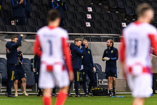Head coach Peter Wettergren of Sweden celebrate the 2-0
