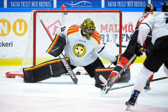 Malmö Redhawks Emil Sylvegård gör 1-0 bakom Brynäs