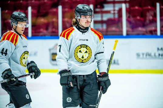 Brynäs Marcus Björk och Nicklas Danielsson deppar