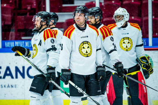 Brynäs John Nyberg deppar med lagkamraterna