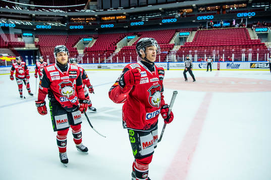 Malmö Redhawks Johan Olofsson jublar med Christoffer
