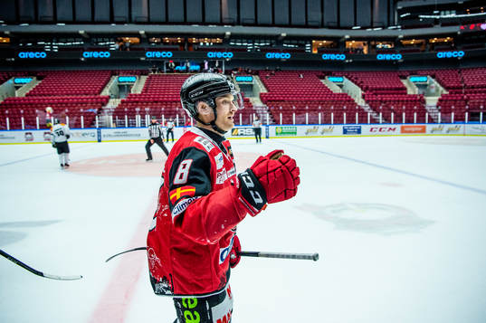 Malmö Redhawks Johan Olofsson jublar