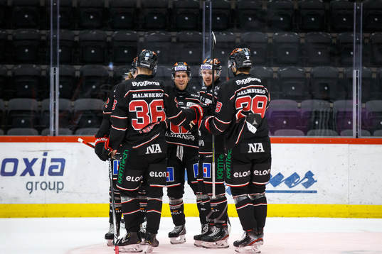 Örebros Robin Kovacs jublar
