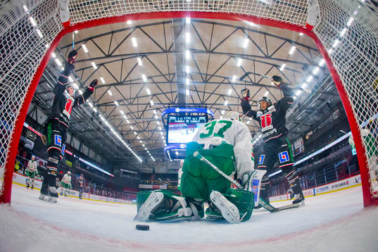 Örebros Kristian Näkyvä gör 2-0 och jublar