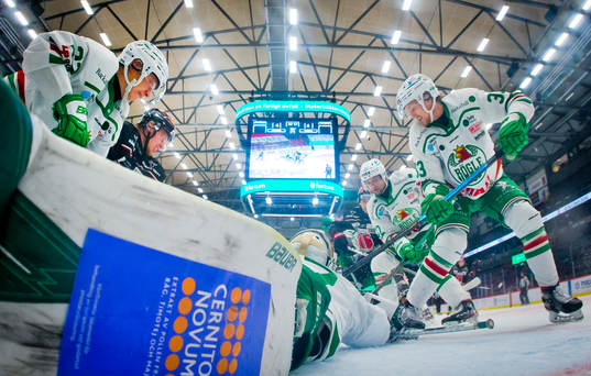 Rögles målvakt Johan Gustafsson, Daniel Zaar och Niklas