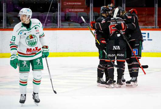 Rögles Niklas Hansson deppar och Örebros Rodrigo Abols