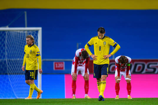 Emil Forsberg and Albin Ekdal of Sweden look dejected