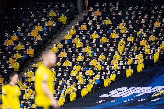 Teddy bears are placed out in the stands for Min stora dag