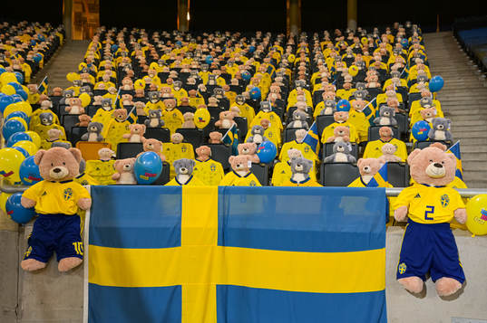 Teddy bears are placed out in the stands for Min stora dag