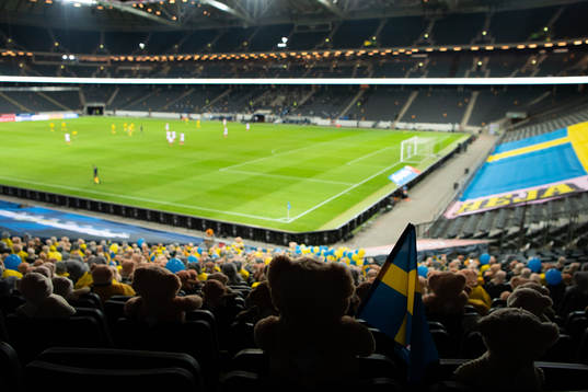 Teddy bears are placed out in the stands for Min stora dag