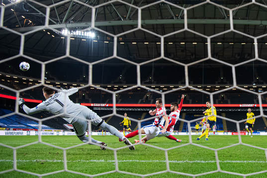 Marcus Berg of Sweden (r) with a shot against goalkeeper