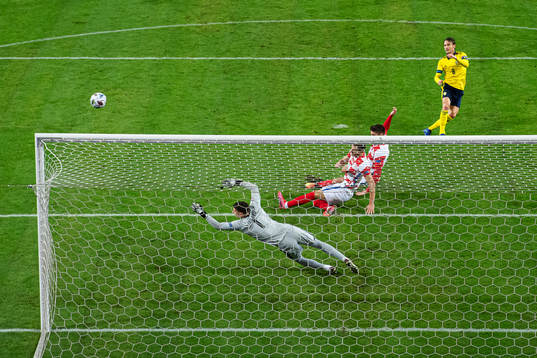 Marcus Berg of Sweden (r) with a shot against goalkeeper