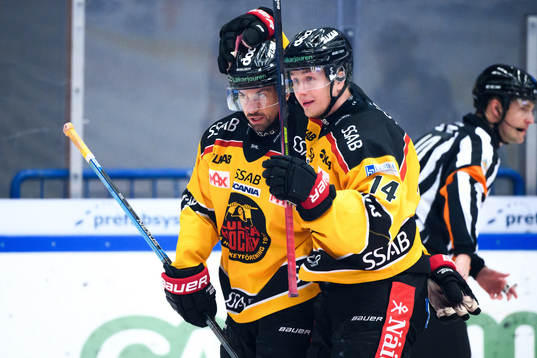 Luleås Niklas Olausson och Jonas Berglund jublar
