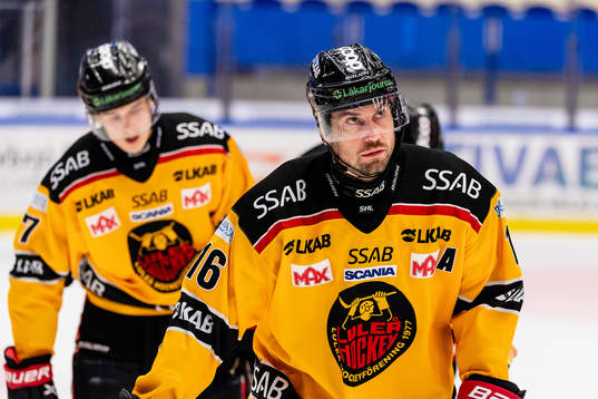 Luleås Niklas Olausson jublar