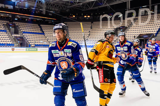 Växjös Robert Rosén jublar