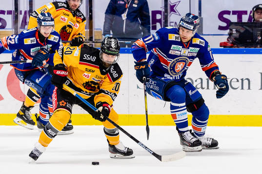 Luleås Jack Connolly och Växjös Ilari Melart