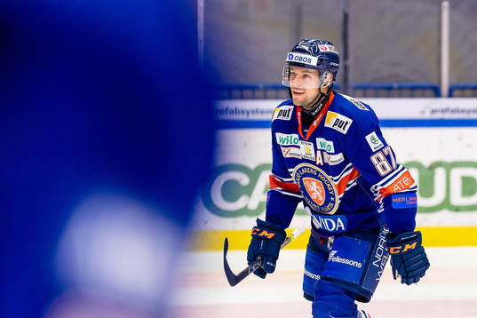 Växjös Robert Rosén jublar