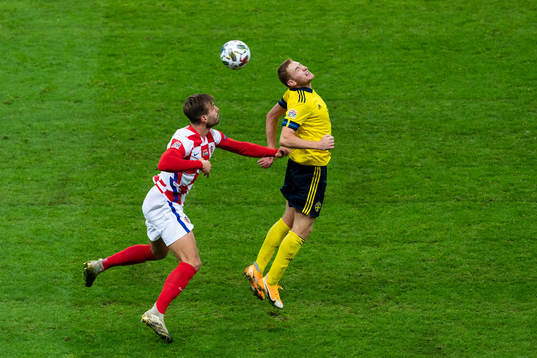Marin Pongracic of Croatia and Dejan Kulusevski of Sweden