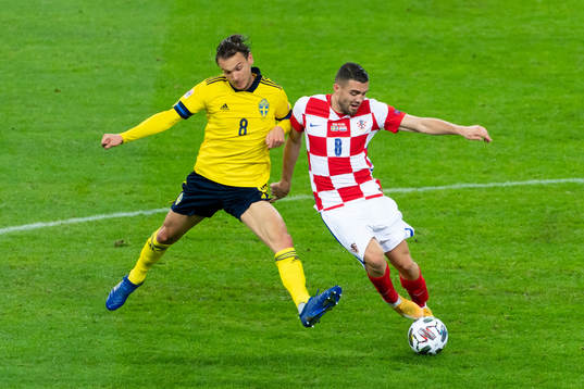 Albin Ekdal of Sweden and Mateo Kovacic of Croatia