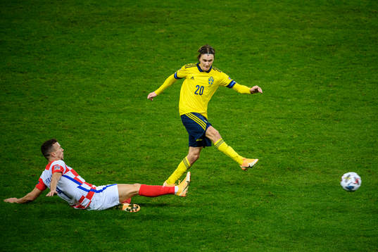 Ivan Perisic of Croatia and Kristoffer Olsson of Sweden