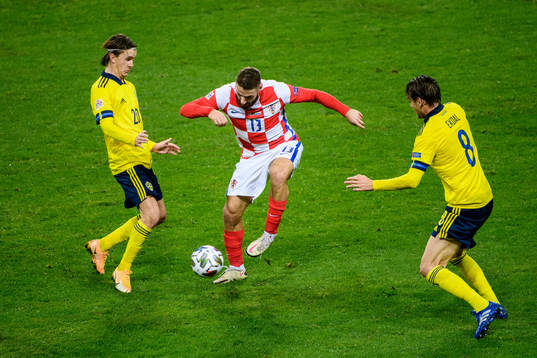 Kristoffer Olsson and Albin Ekdal of Sweden against Nikola