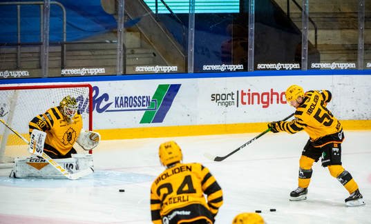 Skellefteås målvakt Gustaf Lindvall och Oskar Nilsson