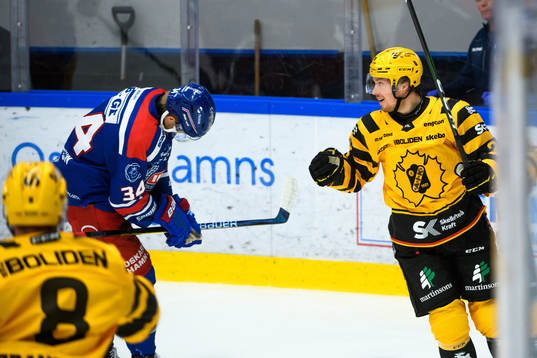 Skellefteås Jesper Frödén jublar