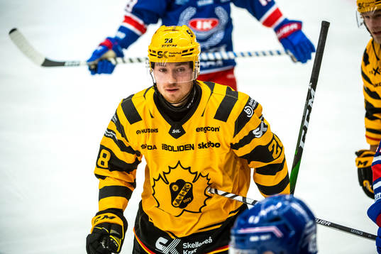 Skellefteås Jesper Frödén jublar