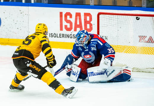 Skellefteås Rickard Hugg gör här 2-3