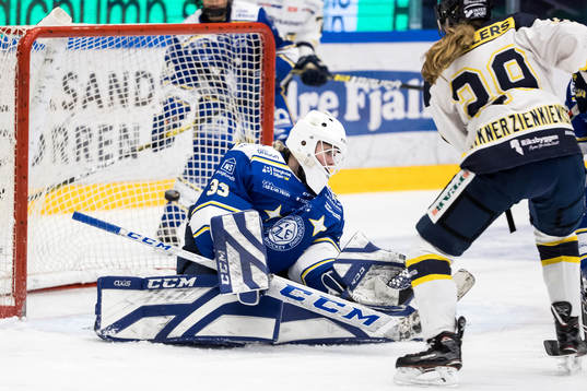 HV71s Felizia Wikner-Zeinkiewicz gör 0-2 bakom Leksands