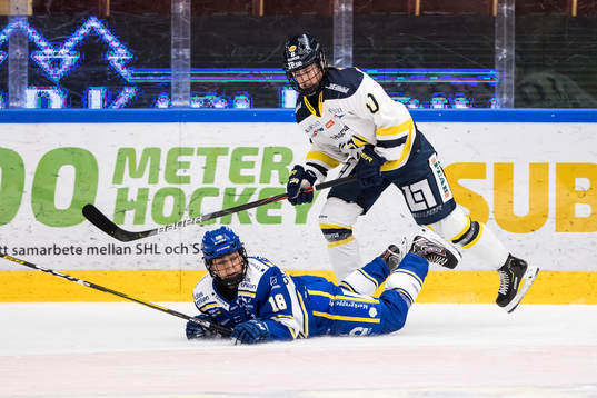 Leksands Linnea Sjölund och HV71s Ronja Mogren