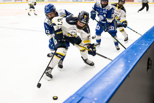 Leksands Emelie Berlin och HV71s Michelle Löwenhielm