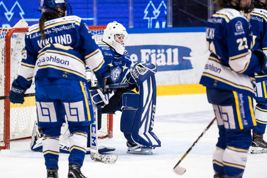 Leksands målvakt Amanda Johansson deppar
