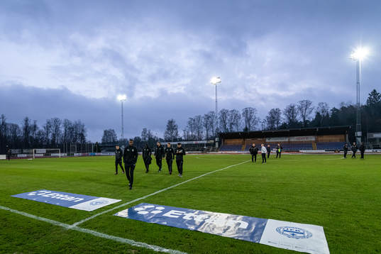 Landskronas spelare känner på gräset