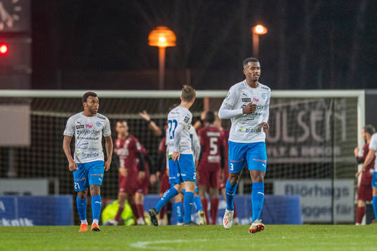 Värnamos Abdussalam Magashy och Bernardo Vilar Estevao