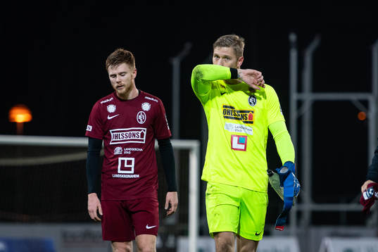 Landskronas Dennis Olofsson och målvakt Philip Mårtensson