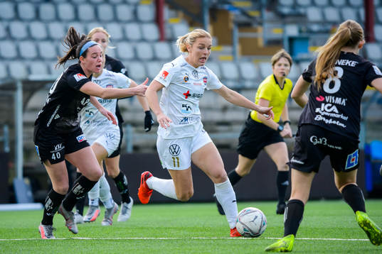 Växjös Phobe Lynch McClernon och Rosengårds Mimmi Larsson