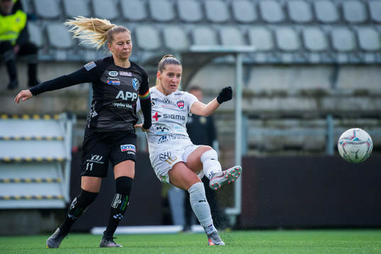 Växjös Emmi Alanen och Rosengårds Jelena Cankovic