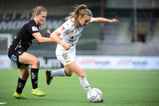 Växjös Emelie Henriksen och Rosengårds Fiona Brown