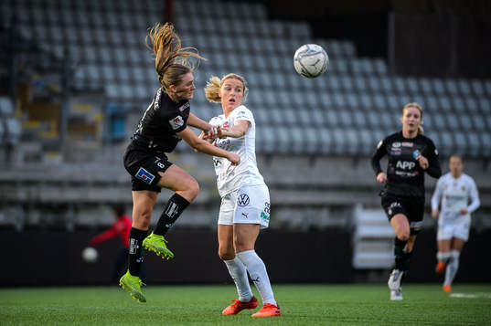 Växjös Emelie Henriksen och Rosengårds Mimmi Larsson