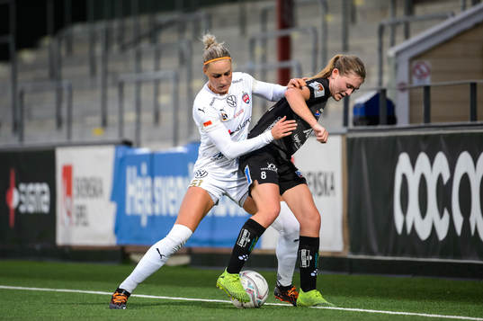 Rosengårds Sanne Troelsgaard och Växjös Emelie Henriksen