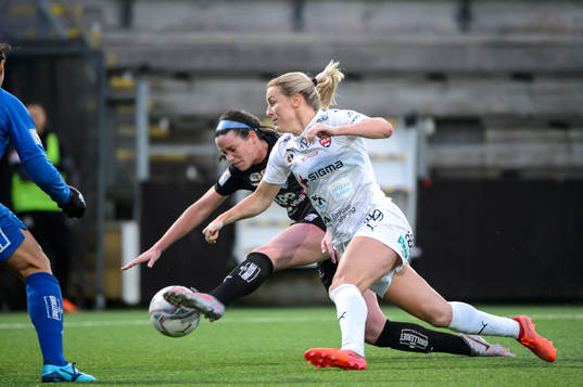Växjös målvakt Katlynn Fraine och Rosengårds Mimmi