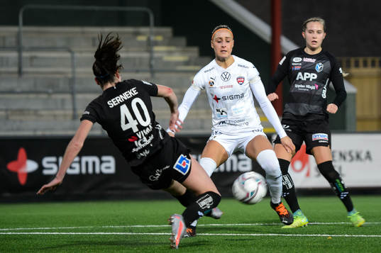 Rosengårds Sanne Troelsgaard och Växjös Phobe Lynch