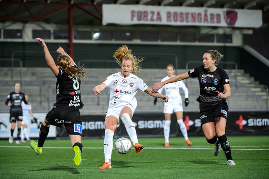 Rosengårds Glodis Perla Viggosdottir i en kamp mot