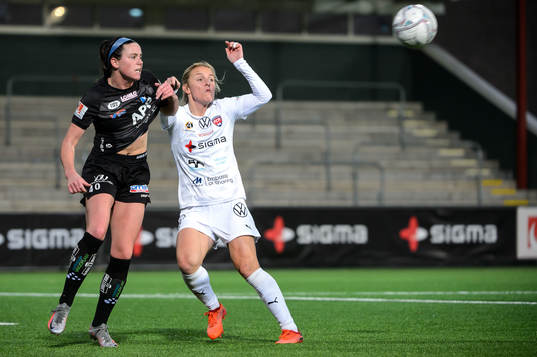 Växjös Phobe Lynch McClernon och Rosengårds Mimmi Larsson