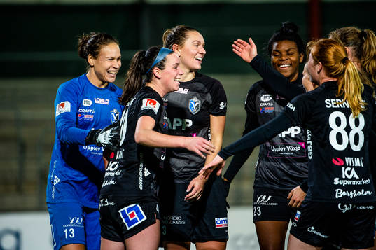 Växjös målvakt Katlynn Fraine, Phobe Lynch McClernom,
