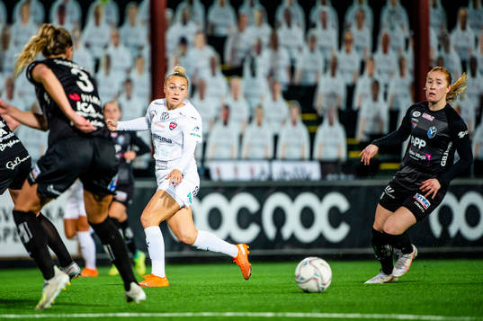 Rosengårds Hanna Bennison mot Växjös Jennie Nordin och